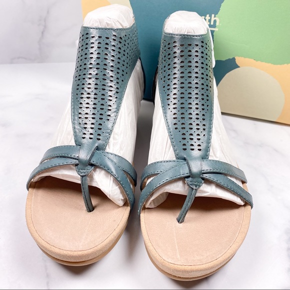 earth pisa olea wedge sandal